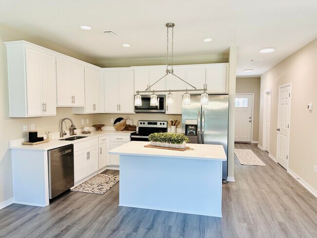 Photo - 804 Carlton St