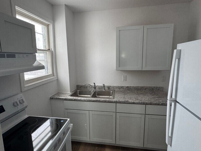 Photo - 321 W 5th St Unit 321 & 420-420