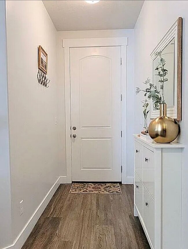 Photo - 651 N Pinebrook Rd