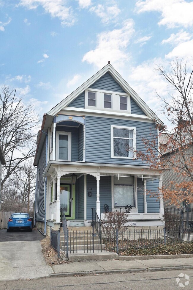 Building Photo - 1344 Oak St Rental