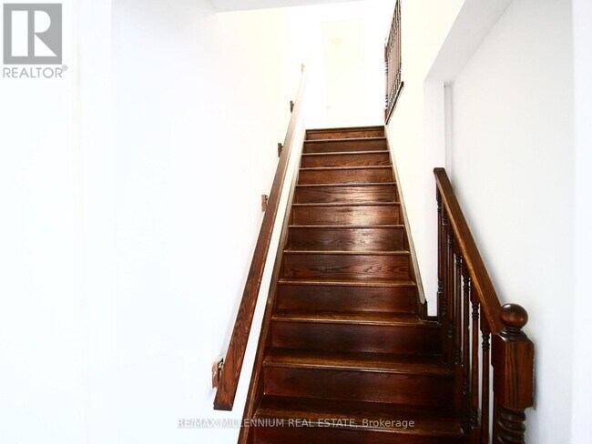 Photo - 52 Vanhorne Cl