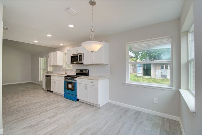 Photo - 7902 La Roche Ln