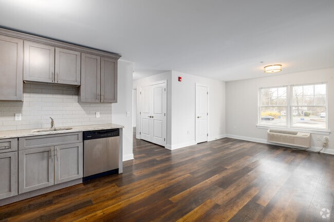2BR, 1BA - 980SF - Kitchen