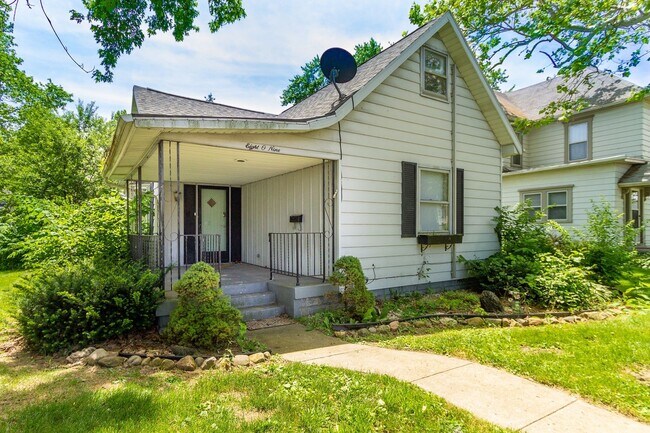 Close to Campus - Close to Campus House