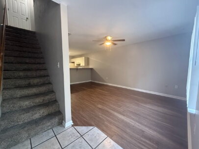 Photo - 2 Bedroom x 2.5 Bathroom NEWLY RENOVATED Apartment