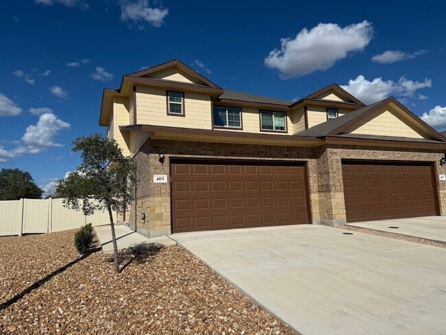 Fantastic Two-story Duplex with a huge bac... - Fantastic Two-story Duplex with a huge bac...