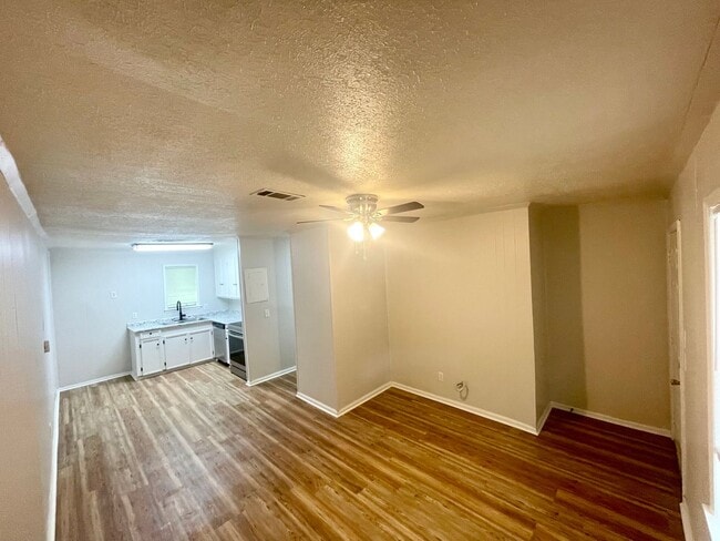 Photo - 2 Bed, 1 Bath Available for Rent in Brandon! Unit 7