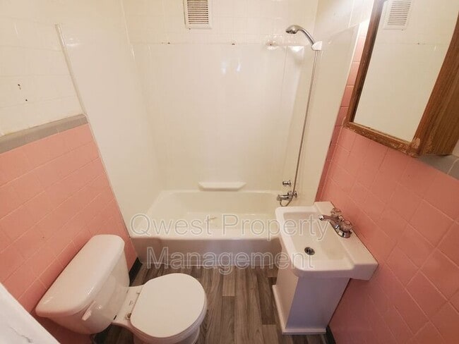 Photo - 845 Nagold St NW