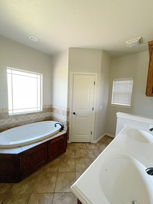 Photo - Desired Durant Neighborhood/Close to Walma...