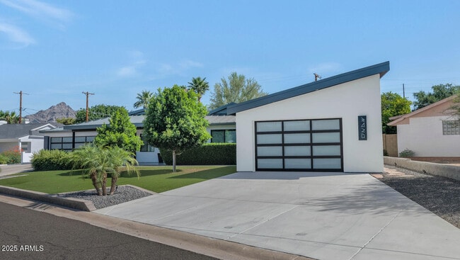 3420 E Oregon Ave