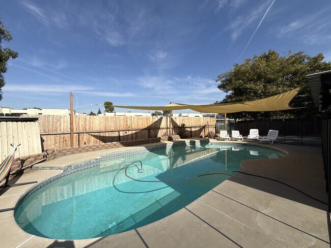 Photo - 6504 Edgemont Dr