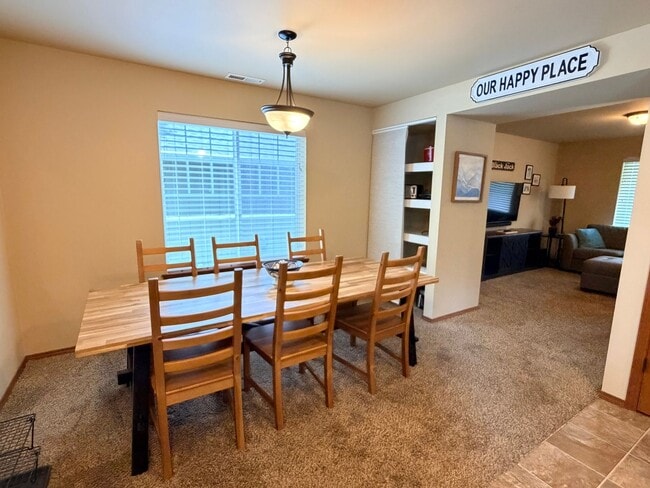 Photo - Short term, fully furnished home! 3 bed, 2.5 bath, central a/c, w/d, d/w, covered parking, great ...