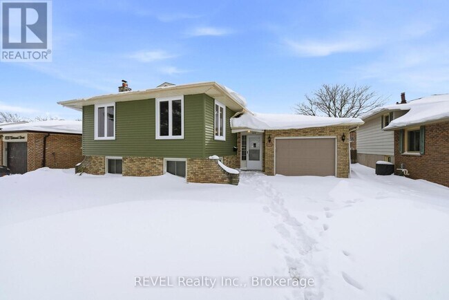 Photo - 8230 Westwood St