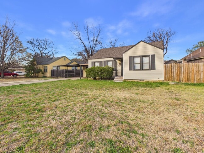 Photo - 1307 NW Maple Ave