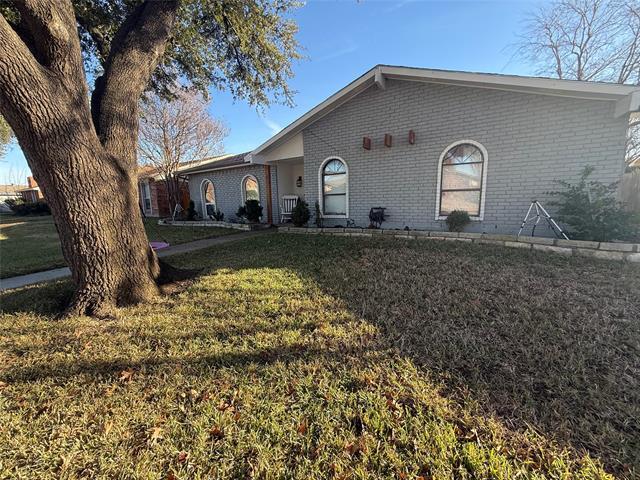 Photo - 2104 Victoria Rd