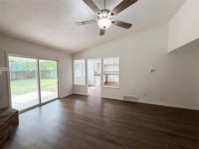 Photo - 913 Jayellen Ct