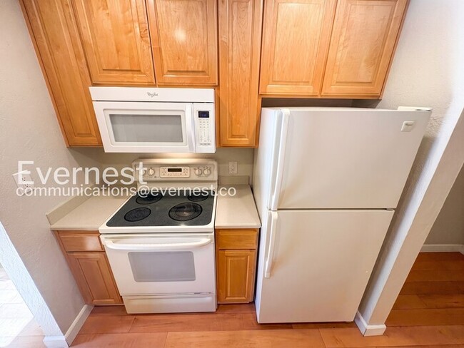 Photo - 320 N Civic Dr Unidad APT 102