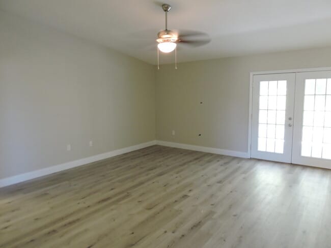 Photo - 125 Louise Dr