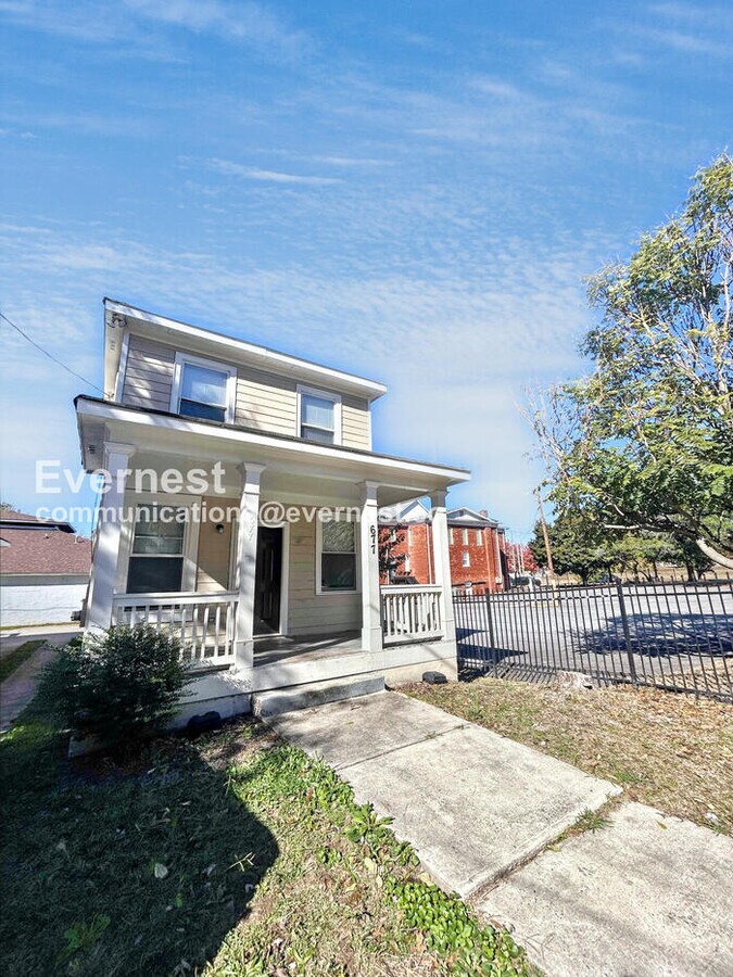 Photo - 677 Smith St SW