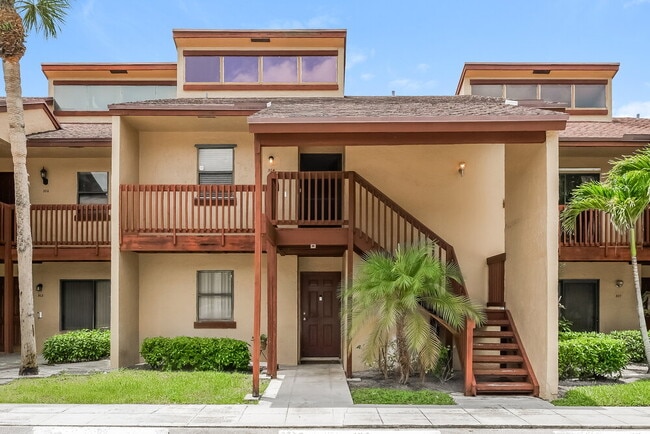 Building Photo - 304 Lakeview Dr E