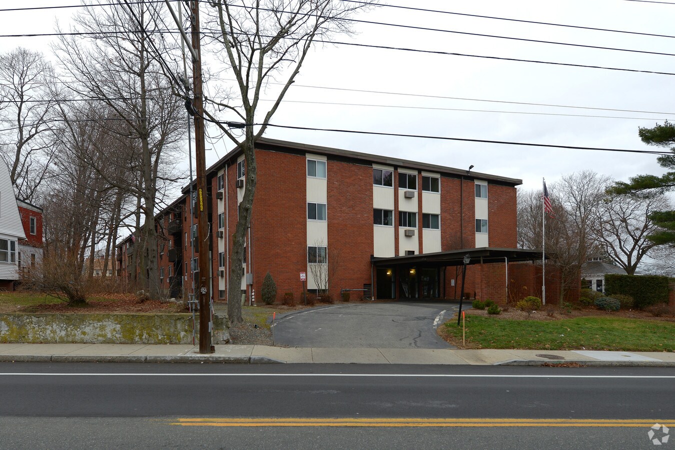 Hamilton House Apartments - Smith St. Apartments