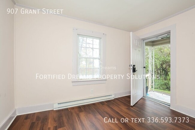 Photo - 907 Grant St