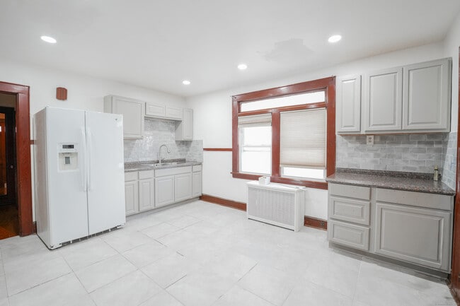 Photo - 140 Kent Ave