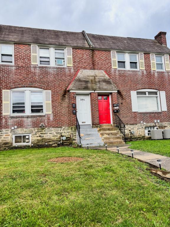 304 E Essex Ave