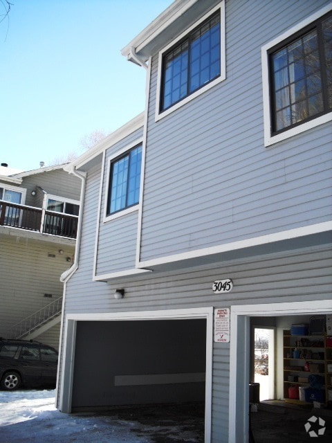 Building Photo - 2 bedroom condo available for rent in King... Unit 3