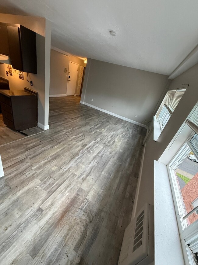 Photo - 50 Gillett St Unit D1