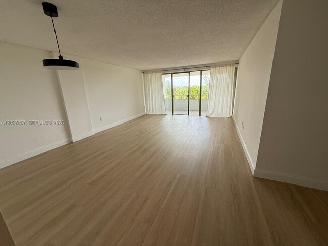 Photo - 155 Ocean Ln Dr Unidad 504