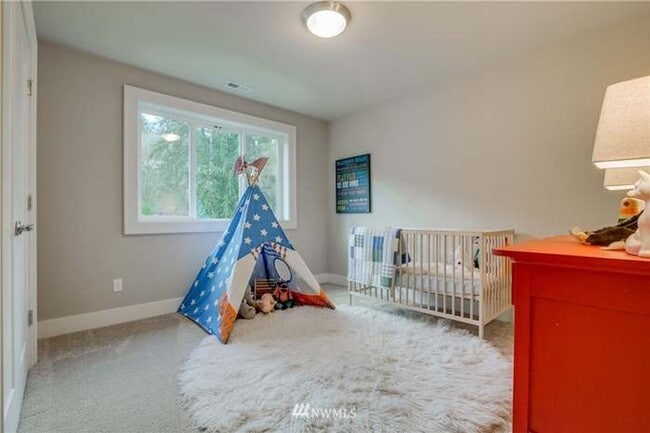 Photo - Beautiful 5 Bedroom 4 Bathroom Home in Lake Forest Park!