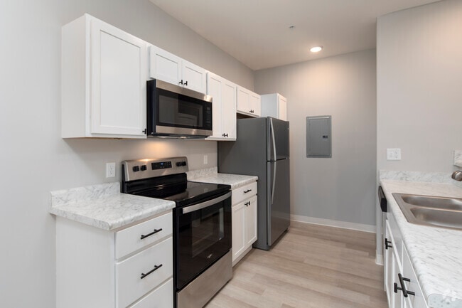 2BR, 2BA - 726SF