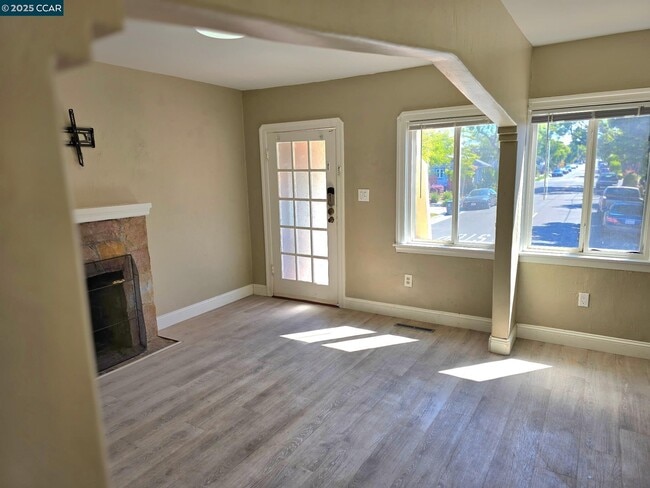 Photo - 1129 Bishop St