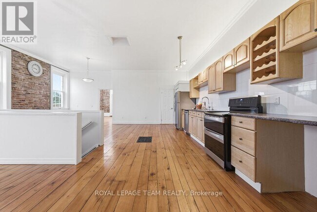 Photo - 4 Elgin St W