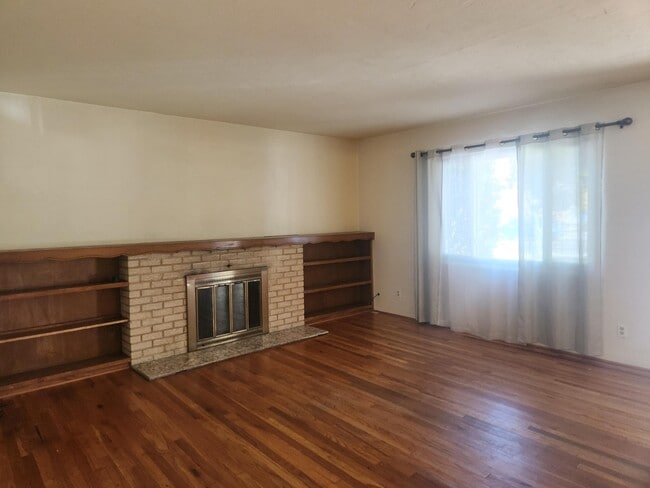 Photo - 917 Girard Blvd SE