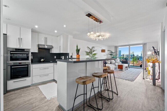 Photo - 4000 NE 170th St Unidad 602