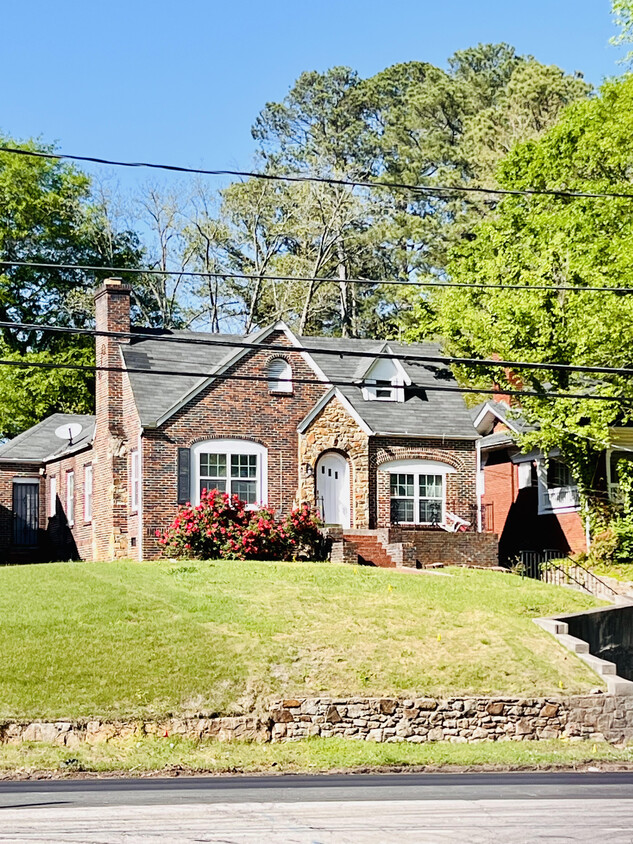 Photo - 2077 Cascade Rd SW (Atlanta, GA)