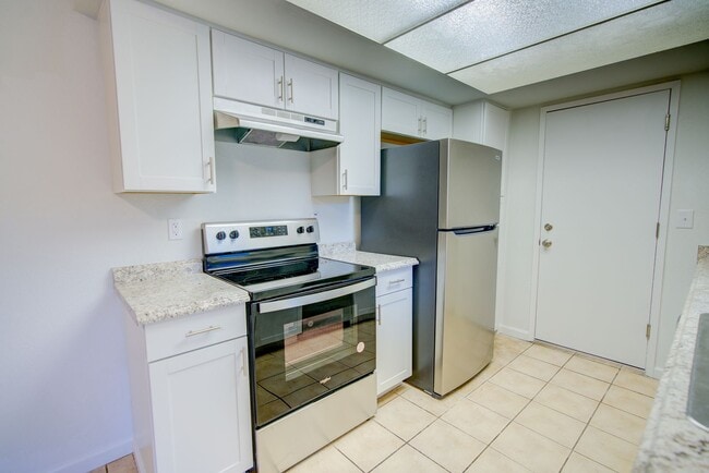 Photo - **** MOVE IN SPECIAL- 1/2 OFF FIRST MONTH ... Unit Nashville3208