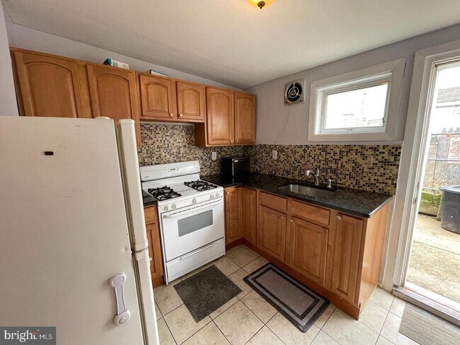 Photo - 2509 E Monmouth St