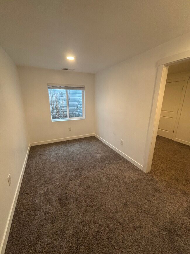 Building Photo - 623 W 1520 S