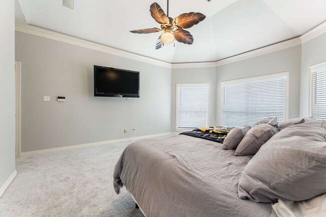 Building Photo - 10 Acorn Cluster Ct