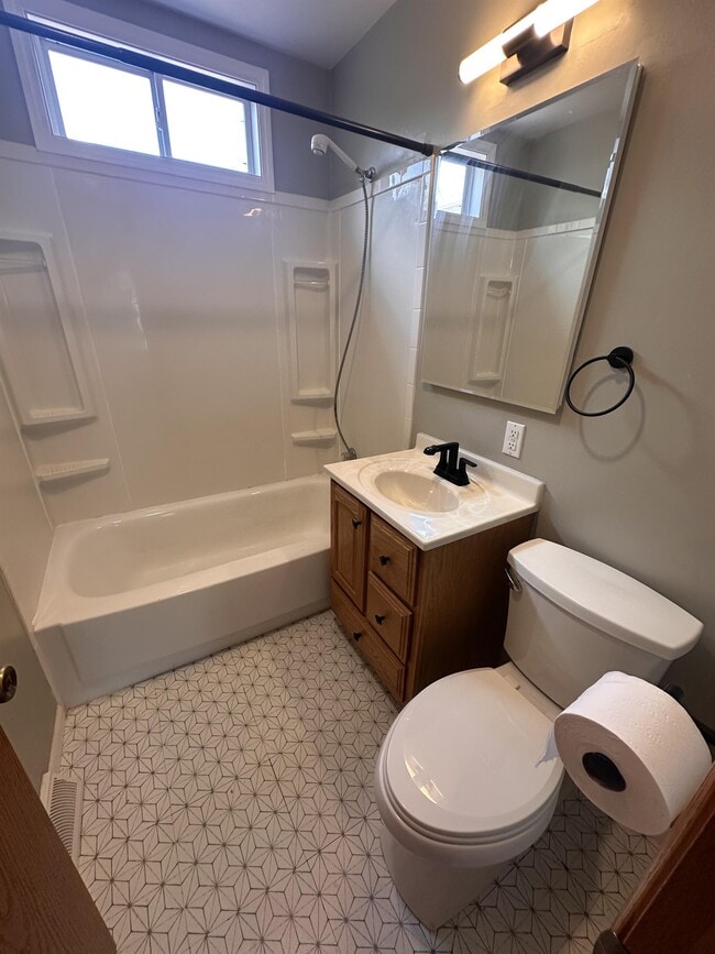 Building Photo - 1710 Scenic View Dr Rental