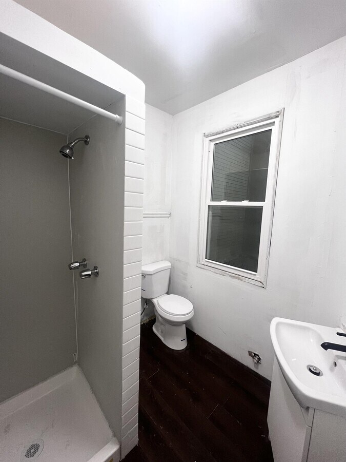 Photo - 3323 Gratiot Ave