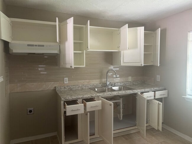 Photo - 4830 Van Fleet St