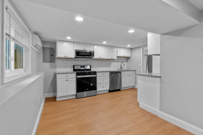 Photo - 376 Arnolds Neck Dr