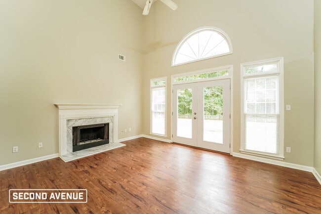 Photo - 269 Yorkshire Pl