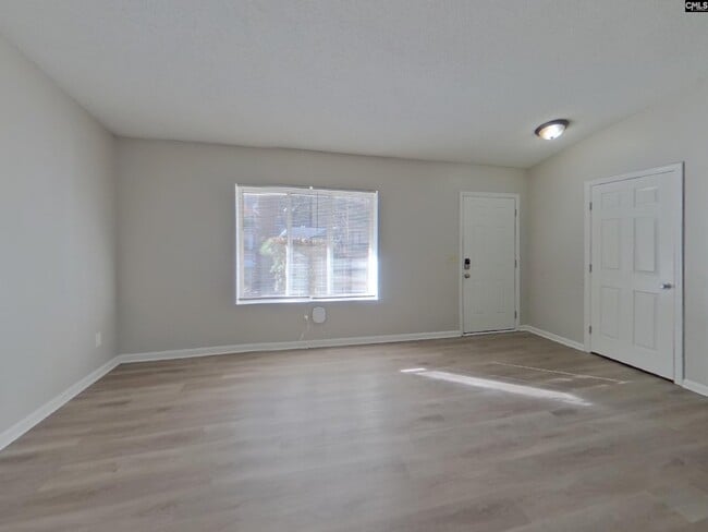 Photo - 201 Raintree Dr