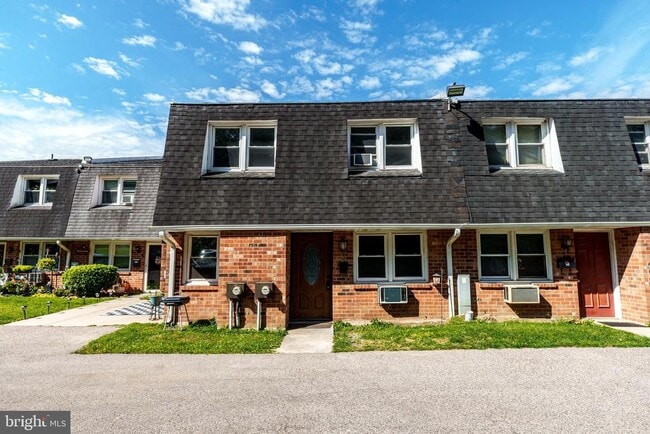 Building Photo - 2539 Jenkintown Rd Rental