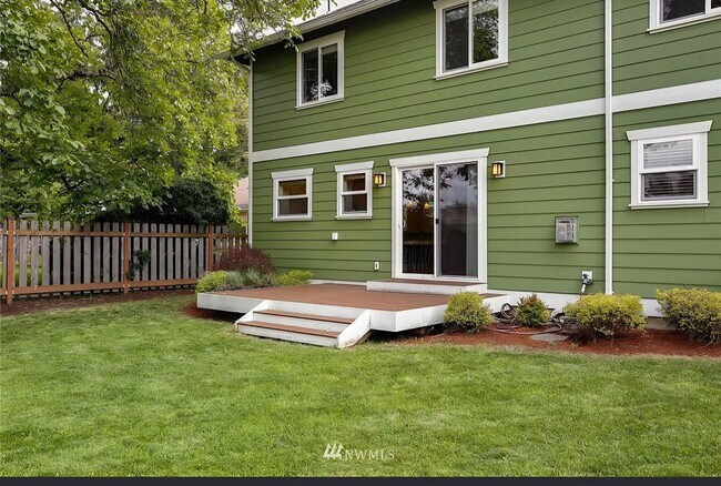 Photo - Spacious 5 bedroom home in desirable North Seattle Location!